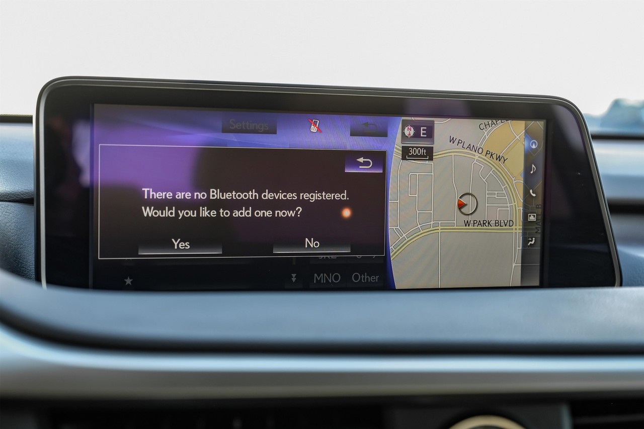 Lexus RX 350 Vehicle Main Gallery Image 33