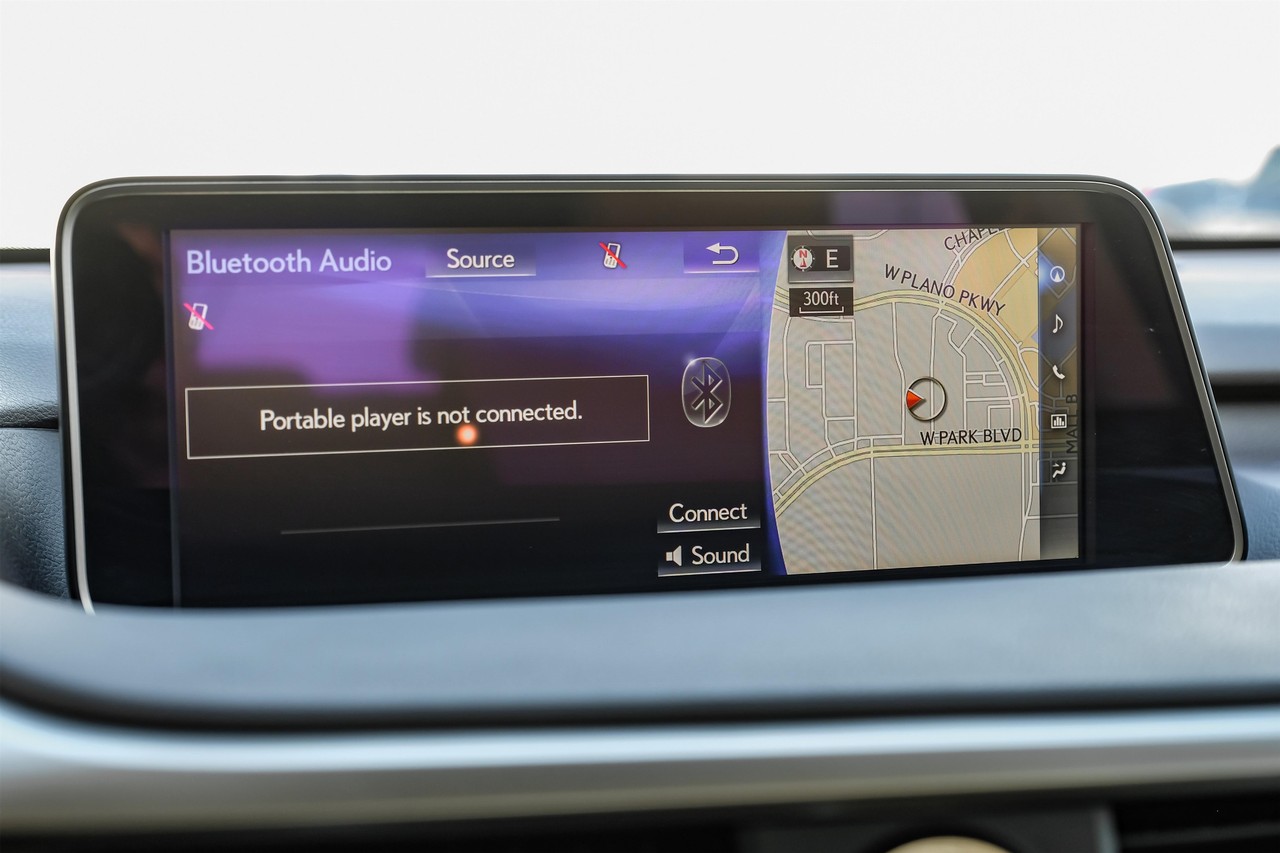 Lexus RX 350 Vehicle Main Gallery Image 35