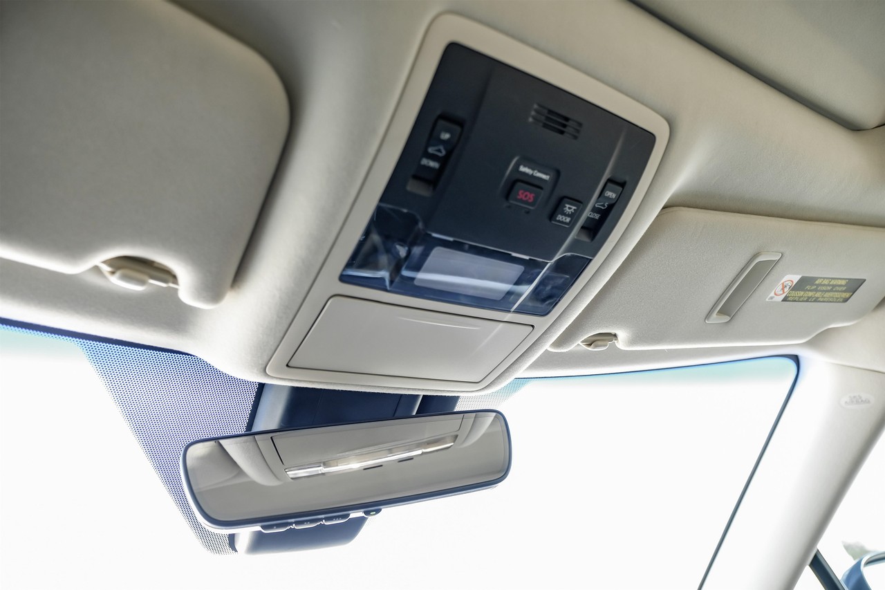 Lexus RX 350 Vehicle Main Gallery Image 36