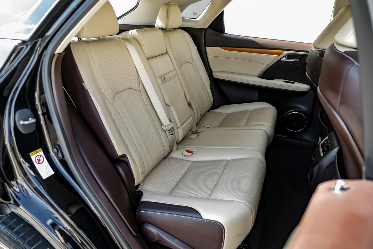 Lexus RX 350 Vehicle Main Gallery Image 38