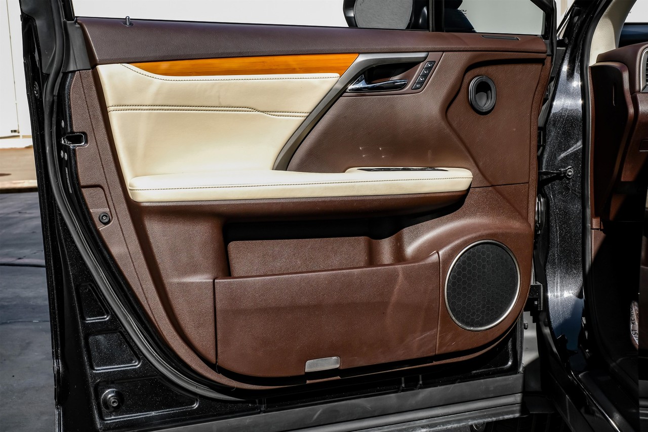 Lexus RX 350 Vehicle Main Gallery Image 44