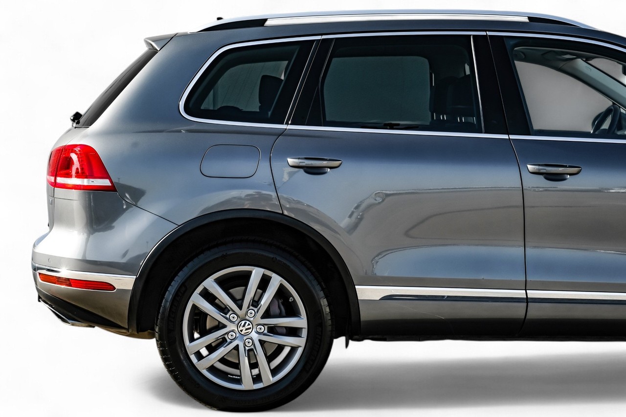 Volkswagen Touareg Vehicle Main Gallery Image 09