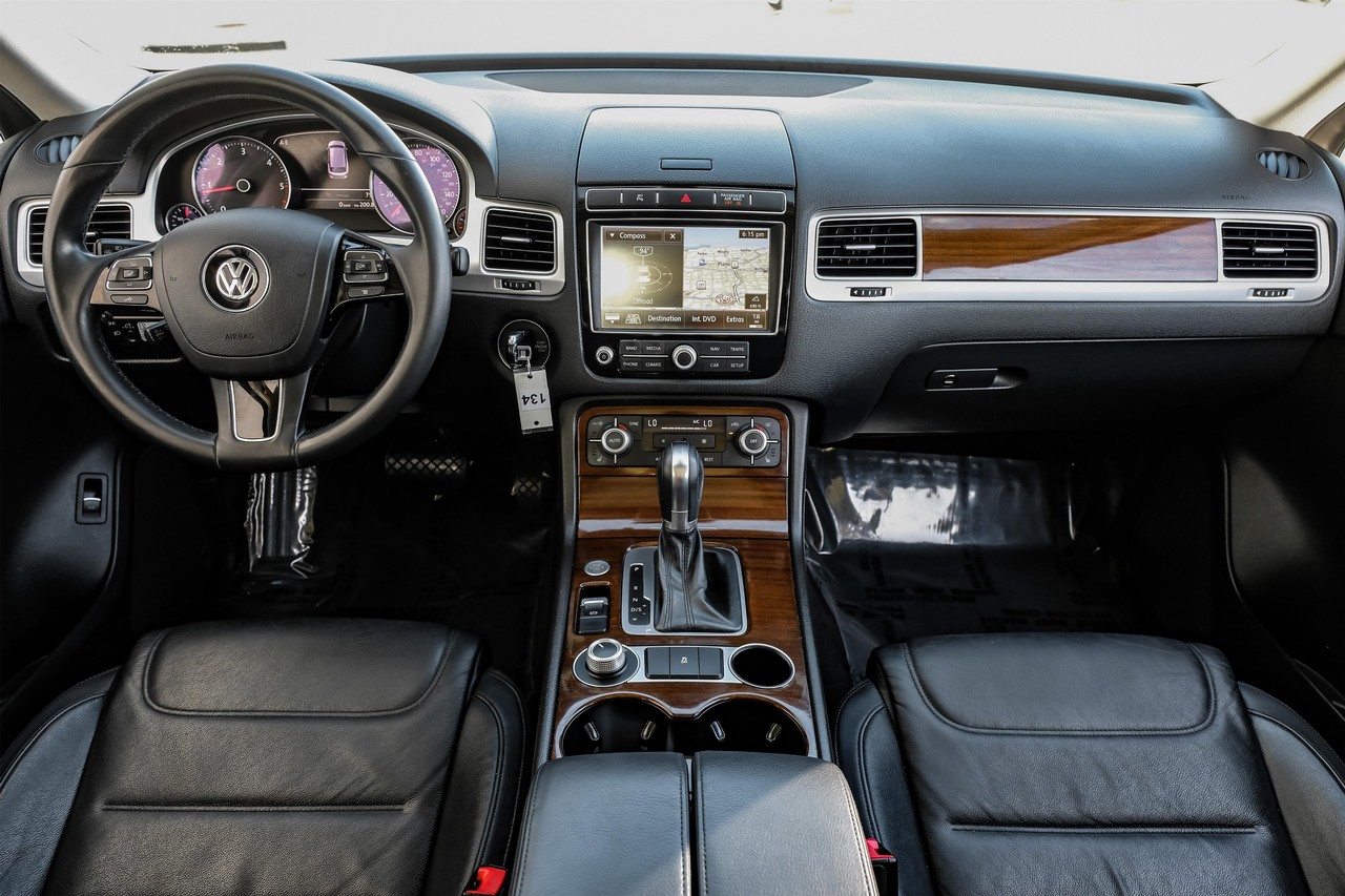 Volkswagen Touareg Vehicle Main Gallery Image 17