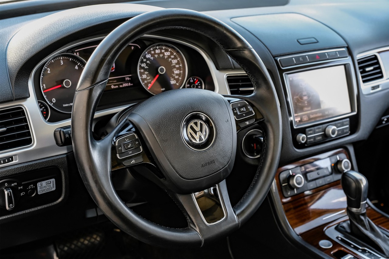 Volkswagen Touareg Vehicle Main Gallery Image 19