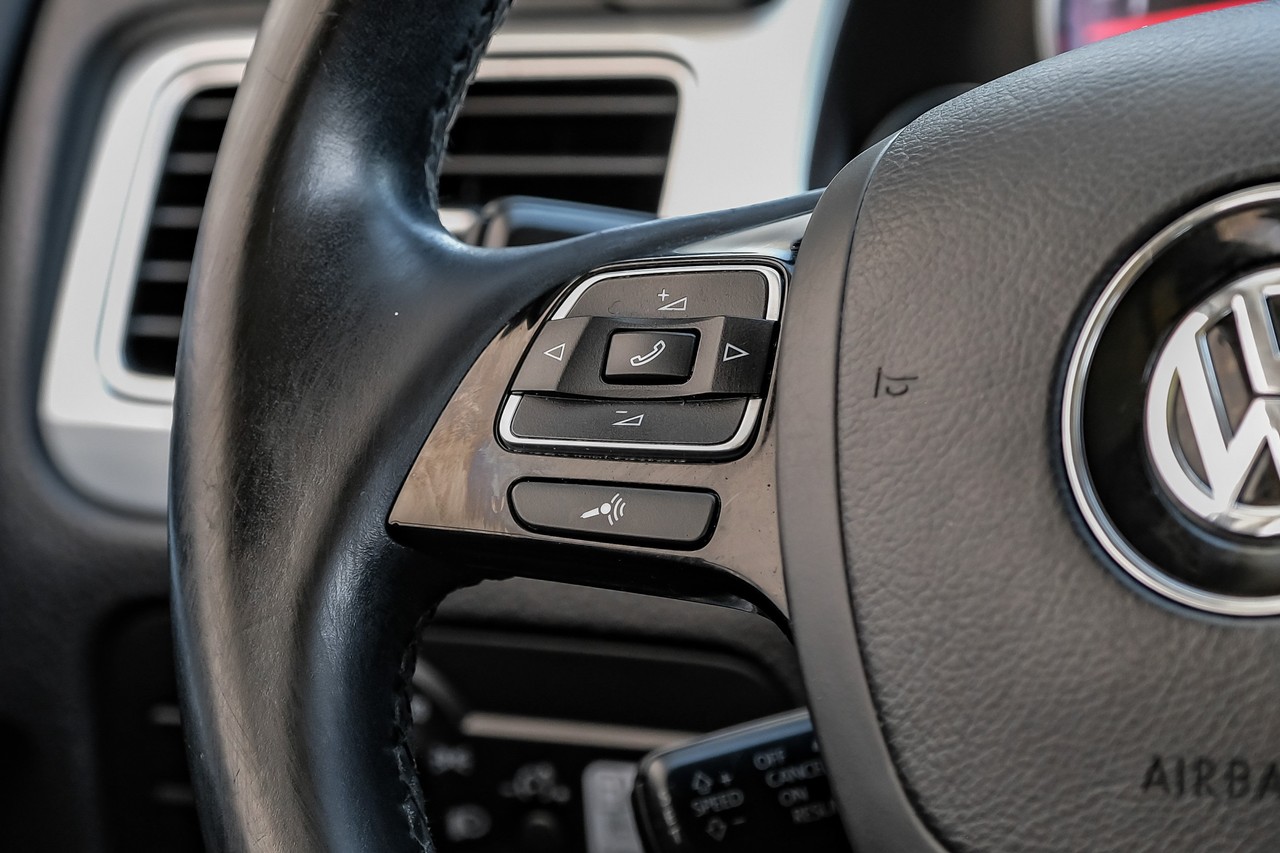 Volkswagen Touareg Vehicle Main Gallery Image 21