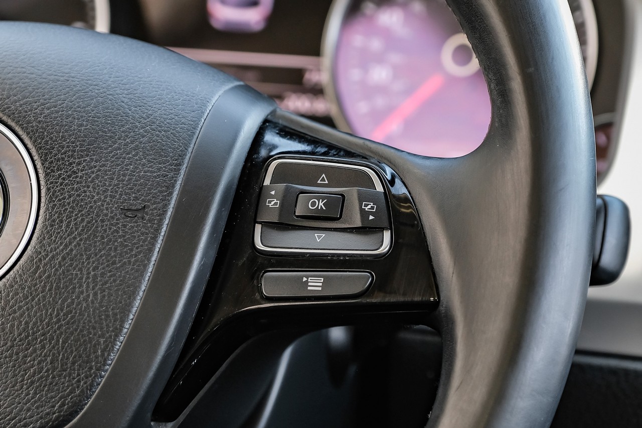 Volkswagen Touareg Vehicle Main Gallery Image 22