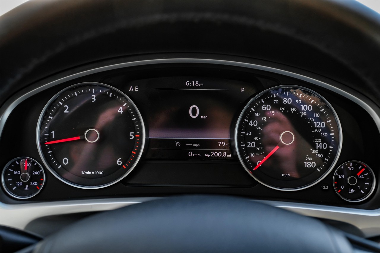 Volkswagen Touareg Vehicle Main Gallery Image 23