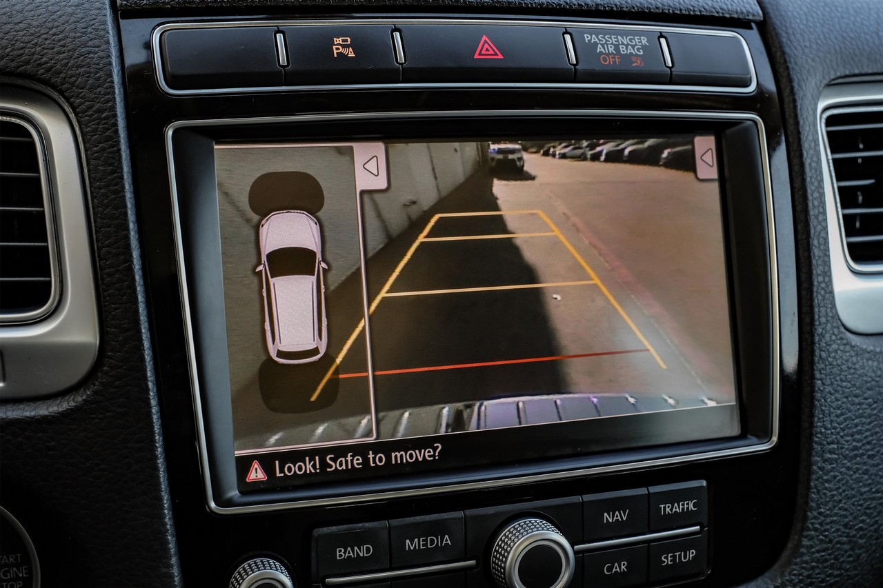 Volkswagen Touareg Vehicle Main Gallery Image 26