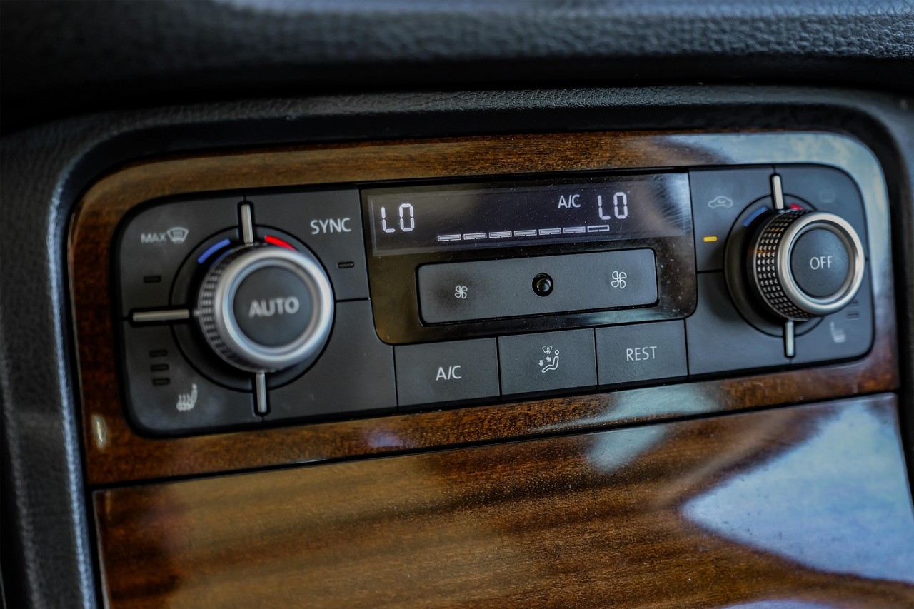 Volkswagen Touareg Vehicle Main Gallery Image 29