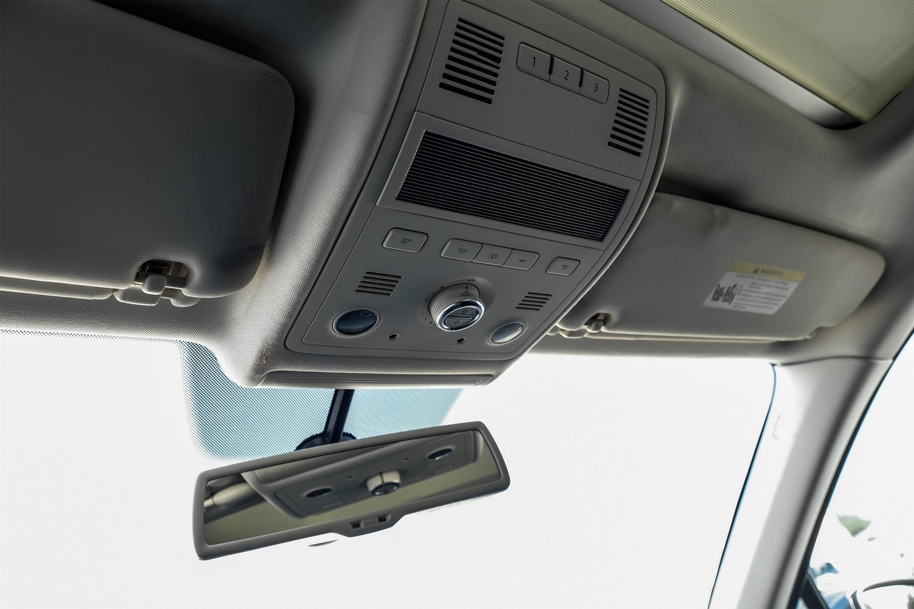 Volkswagen Touareg Vehicle Main Gallery Image 33