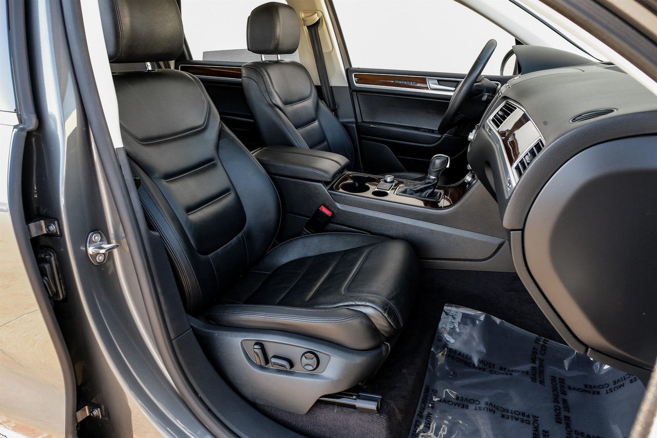 Volkswagen Touareg Vehicle Main Gallery Image 34