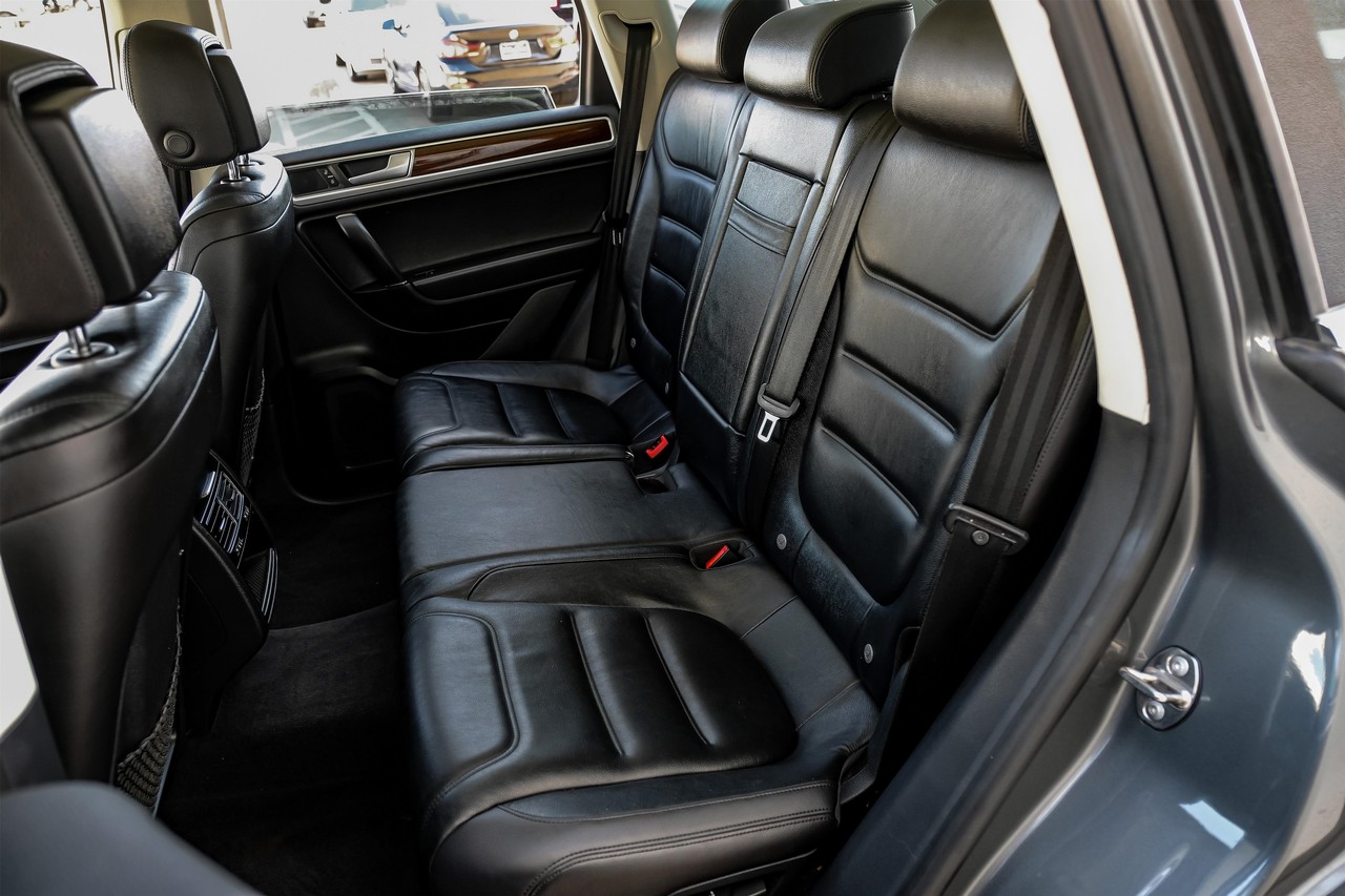 Volkswagen Touareg Vehicle Main Gallery Image 38
