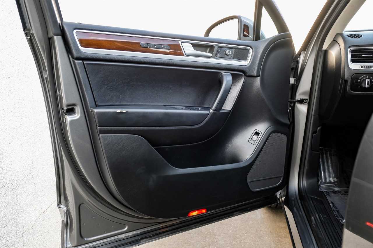 Volkswagen Touareg Vehicle Main Gallery Image 39