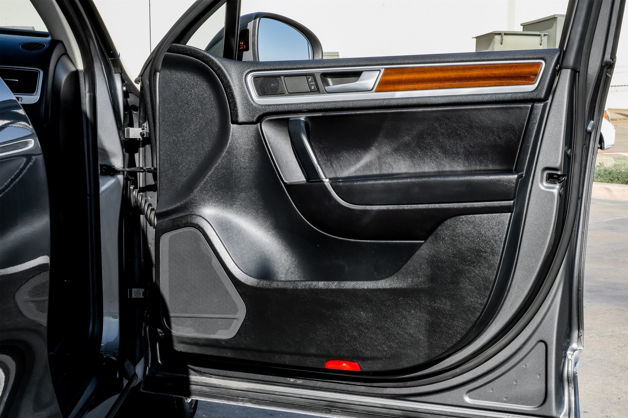 Volkswagen Touareg Vehicle Main Gallery Image 41