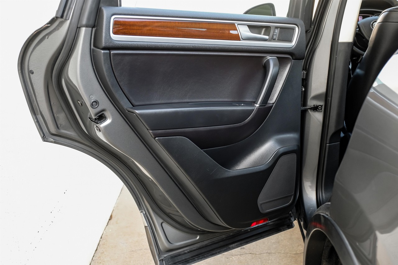 Volkswagen Touareg Vehicle Main Gallery Image 42