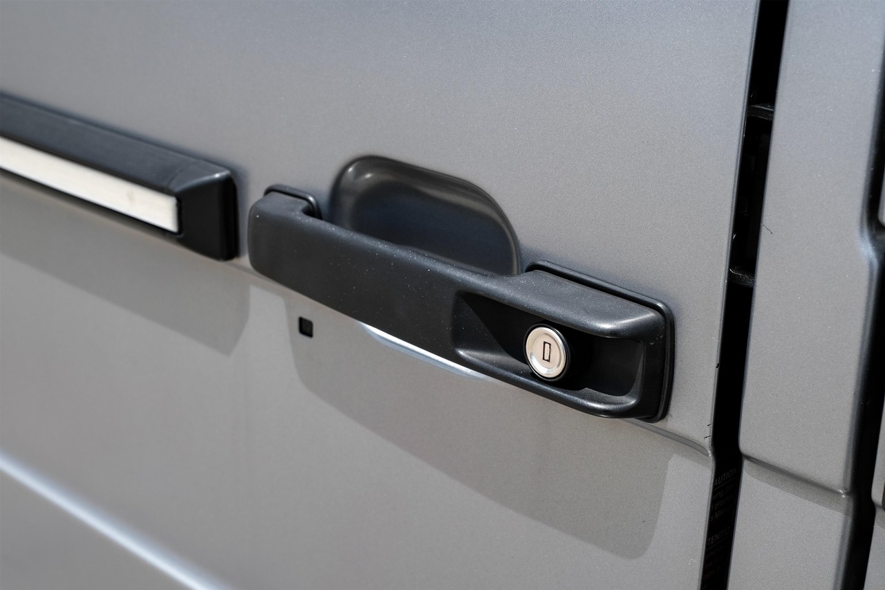 Mercedes-Benz G-Class Vehicle Main Gallery Image 36