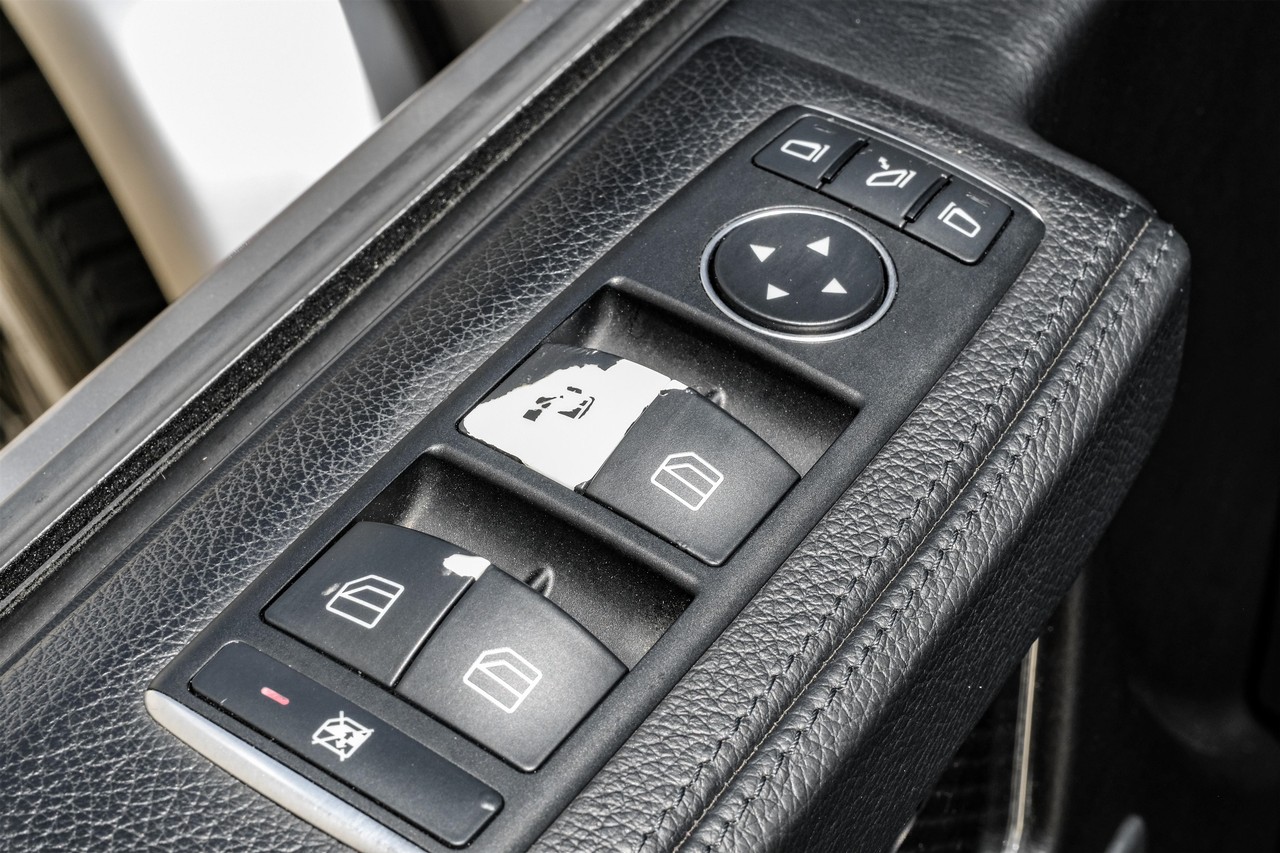 Mercedes-Benz G-Class Vehicle Main Gallery Image 39