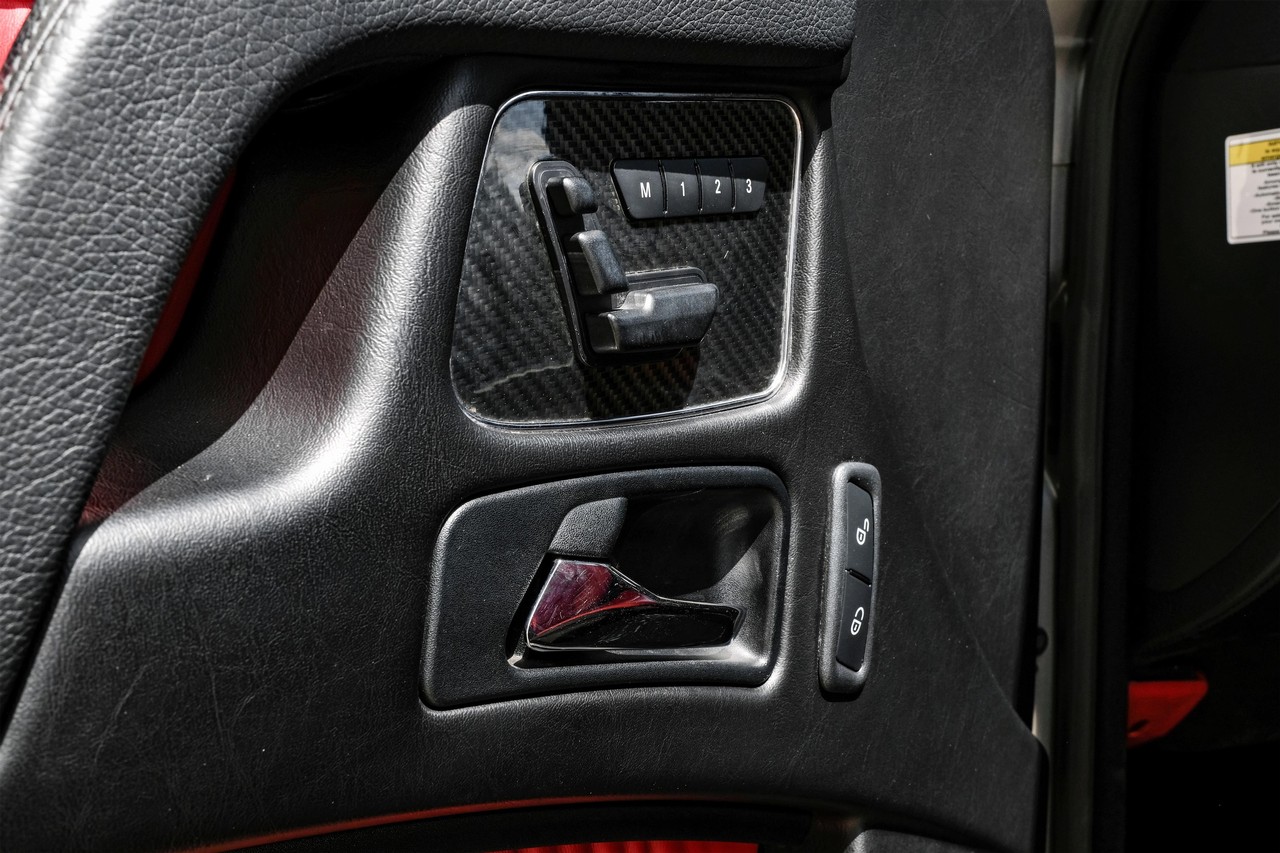 Mercedes-Benz G-Class Vehicle Main Gallery Image 40