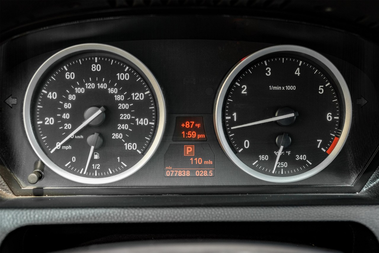 BMW 650i Vehicle Main Gallery Image 17