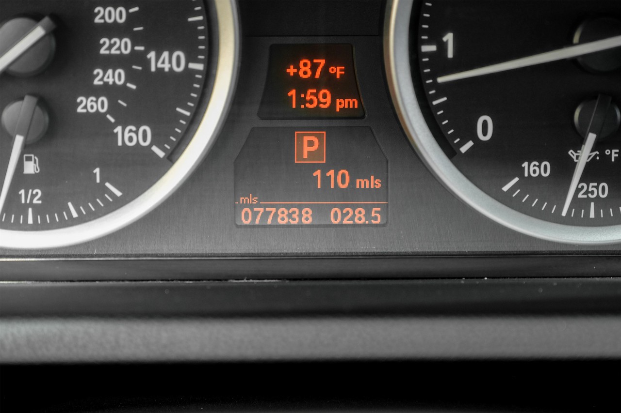 BMW 650i Vehicle Main Gallery Image 18