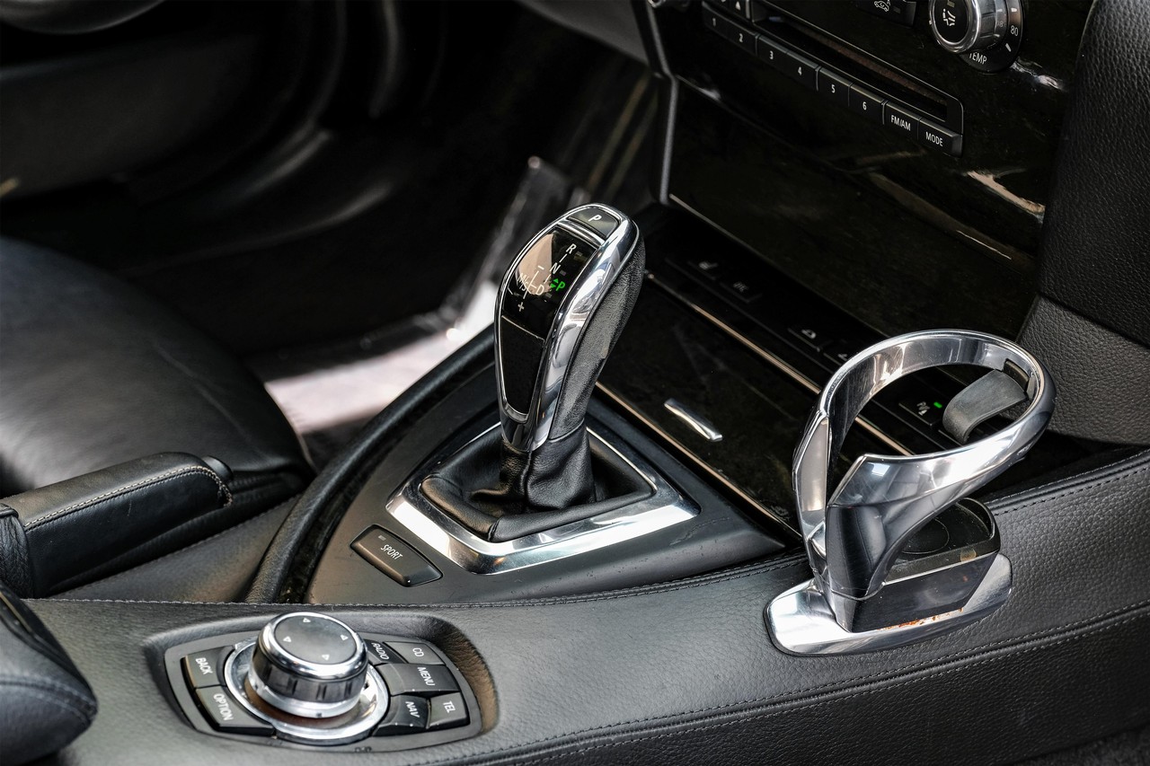 BMW 650i Vehicle Main Gallery Image 20