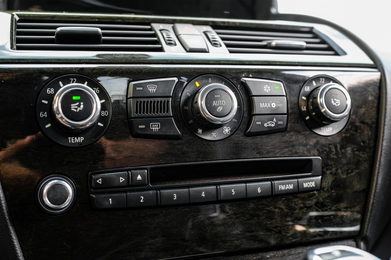 BMW 650i Vehicle Main Gallery Image 22