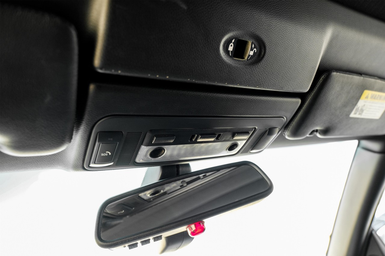 BMW 650i Vehicle Main Gallery Image 23