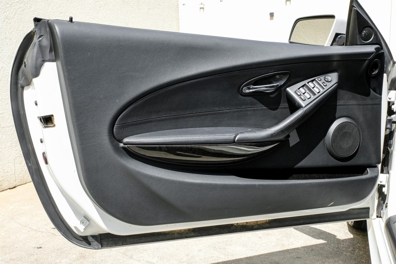 BMW 650i Vehicle Main Gallery Image 30