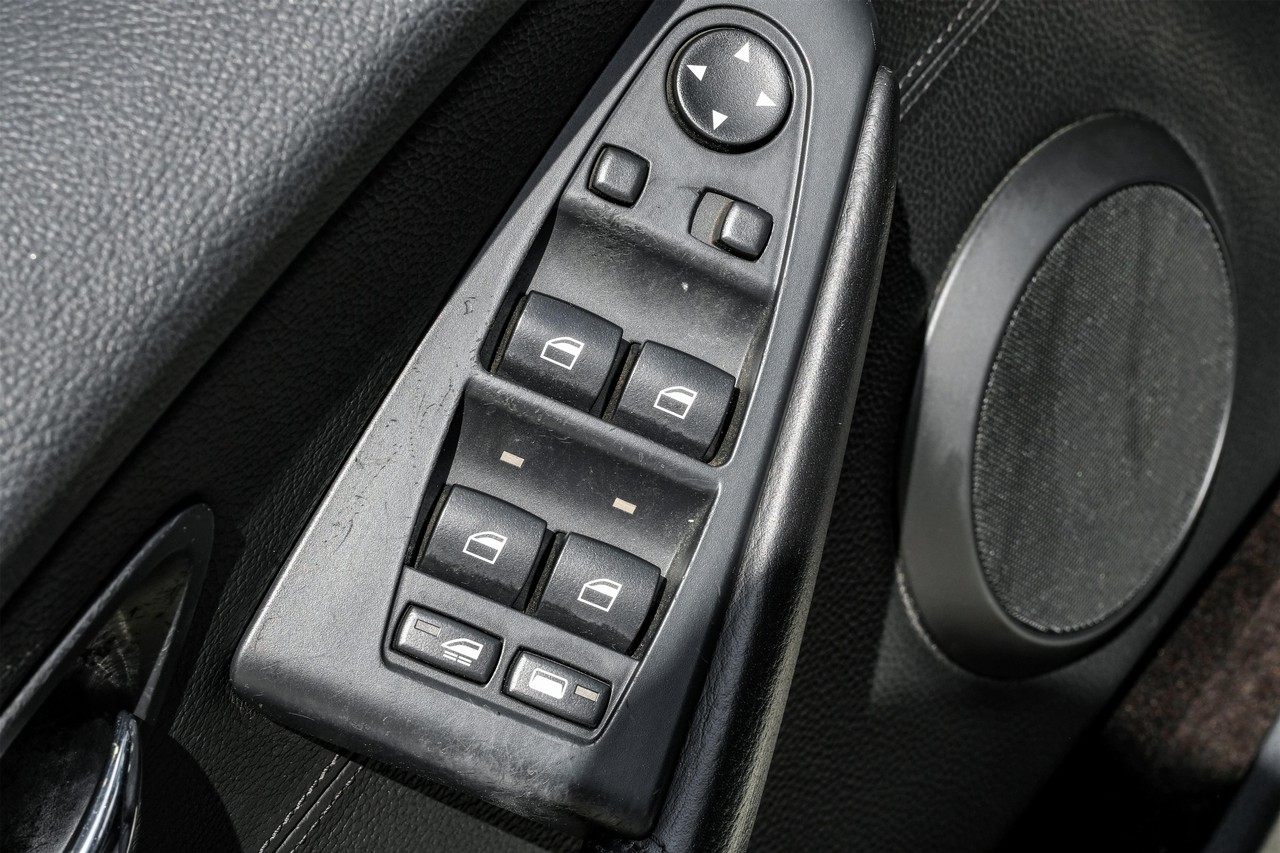BMW 650i Vehicle Main Gallery Image 31