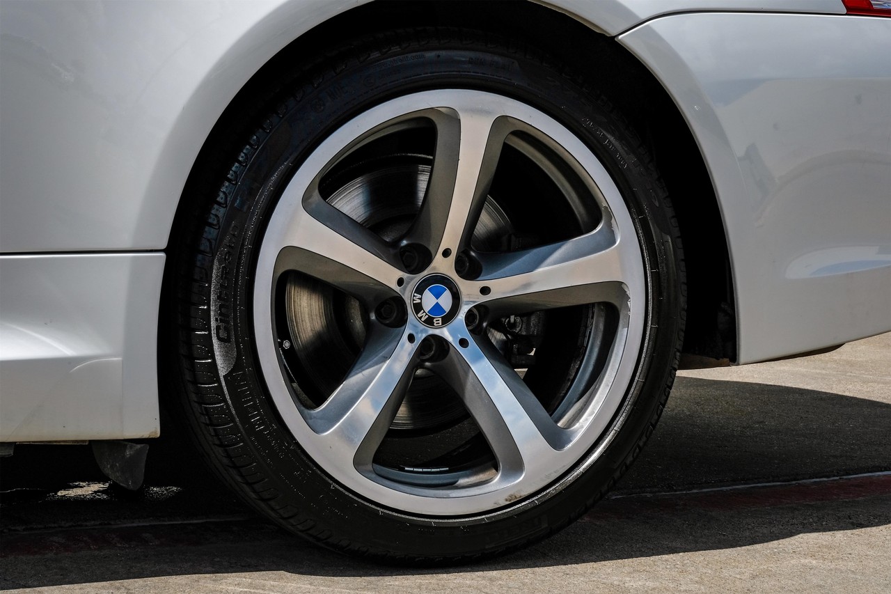 BMW 650i Vehicle Main Gallery Image 40