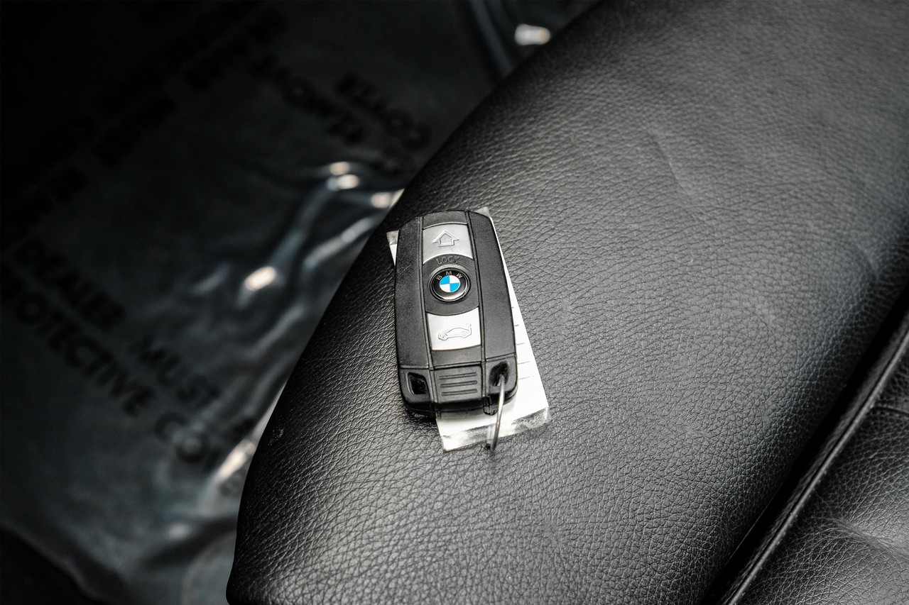 BMW 650i Vehicle Main Gallery Image 41