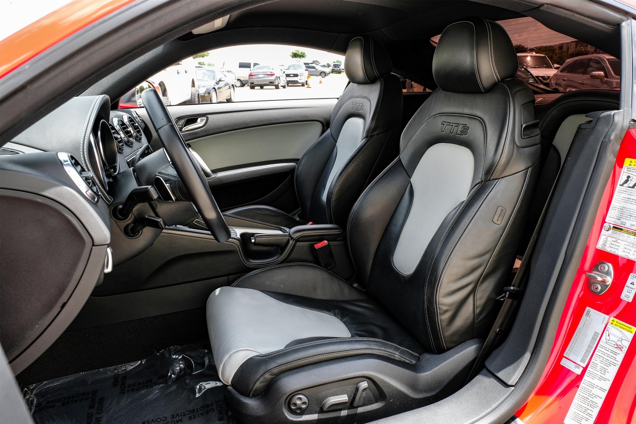Audi TTS Vehicle Main Gallery Image 04
