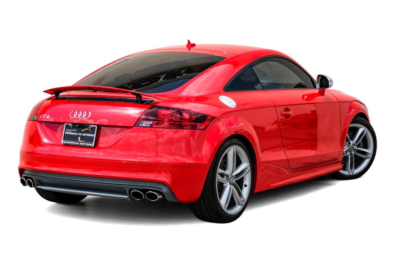 Audi TTS Vehicle Main Gallery Image 08