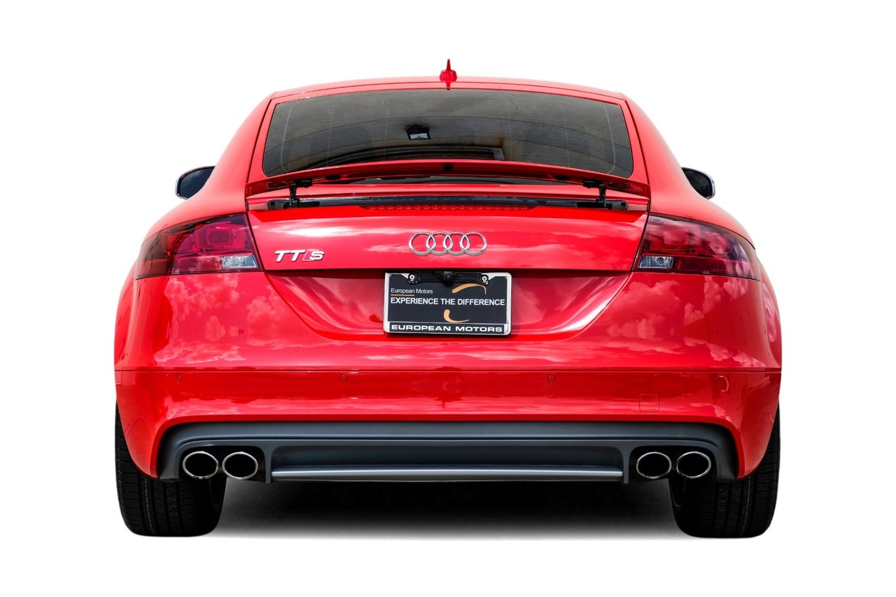 Audi TTS Vehicle Main Gallery Image 09