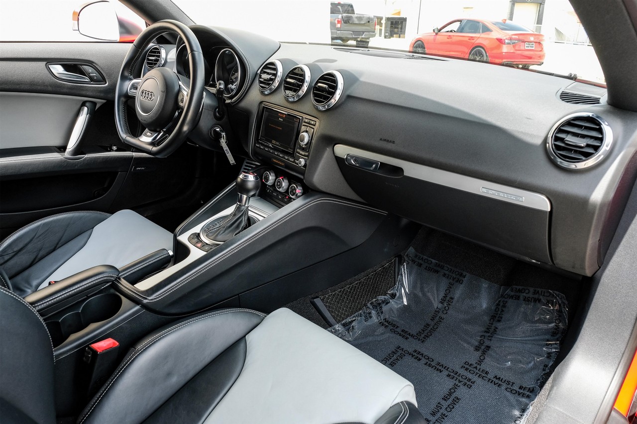 Audi TTS Vehicle Main Gallery Image 12