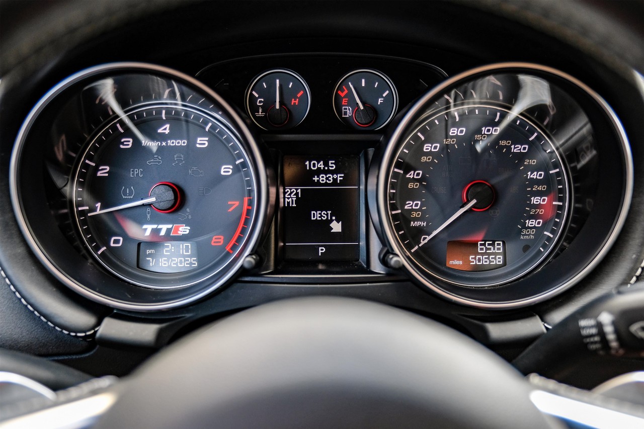 Audi TTS Vehicle Main Gallery Image 17