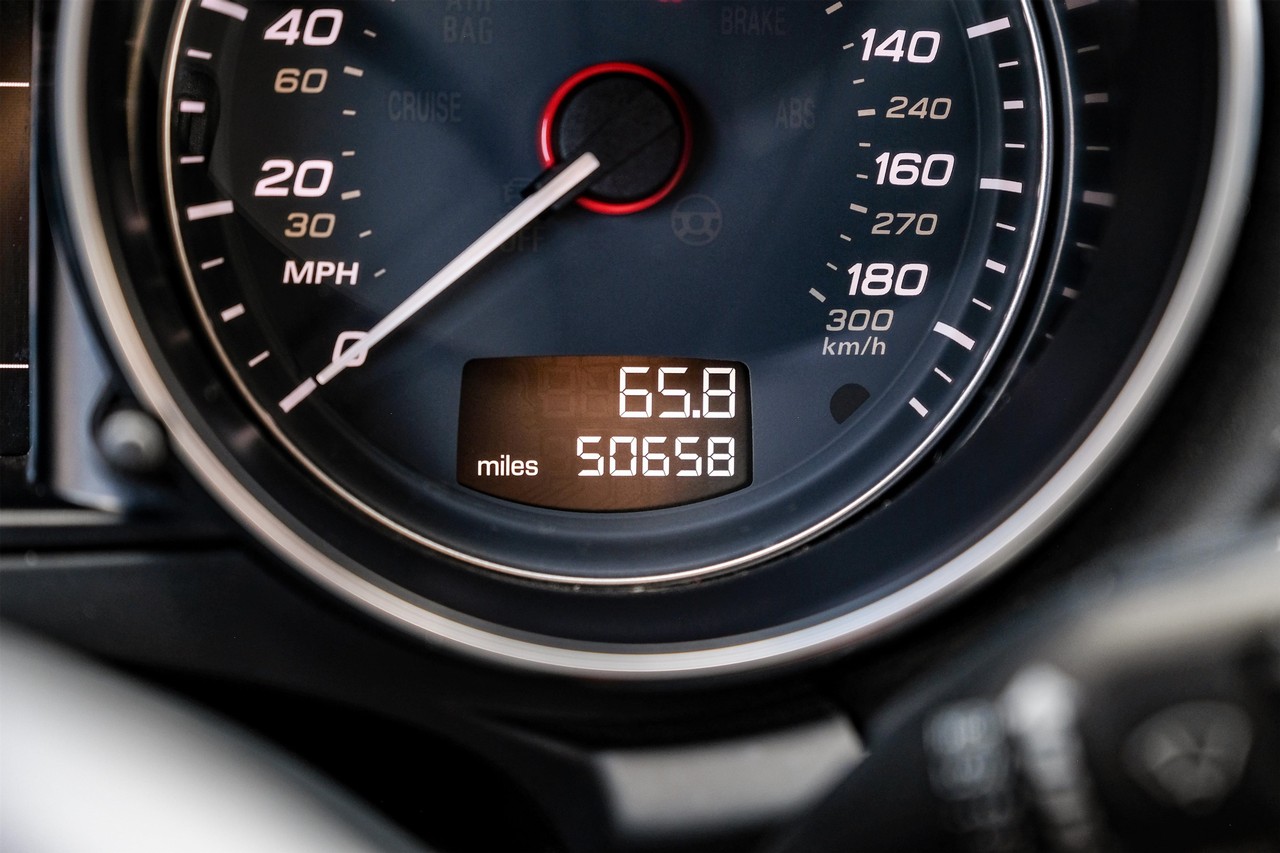 Audi TTS Vehicle Main Gallery Image 18