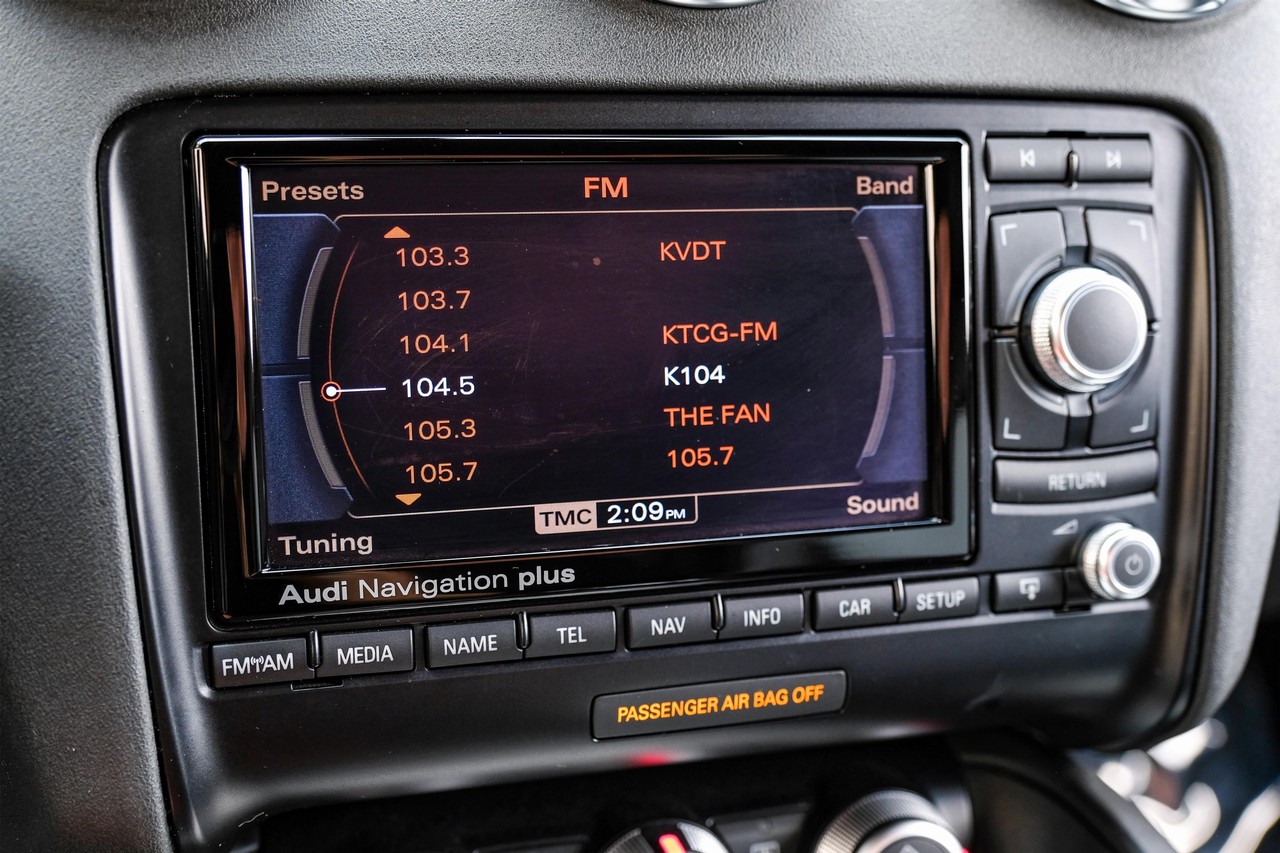 Audi TTS Vehicle Main Gallery Image 25