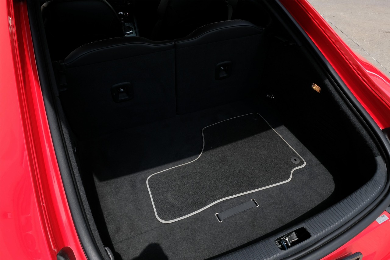 Audi TTS Vehicle Main Gallery Image 37