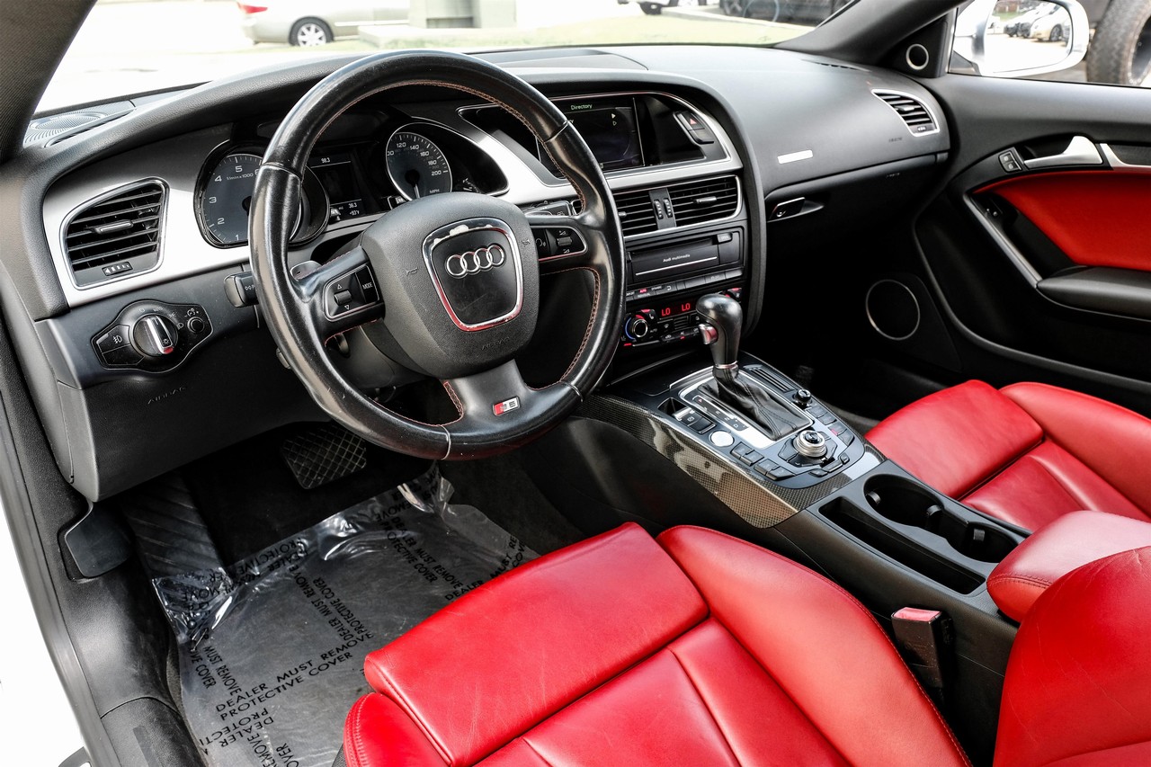 Audi S5 Vehicle Main Gallery Image 03
