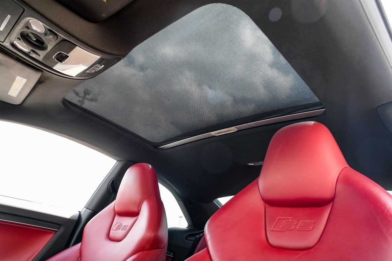 Audi S5 Vehicle Main Gallery Image 05