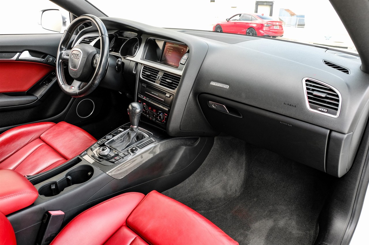Audi S5 Vehicle Main Gallery Image 13