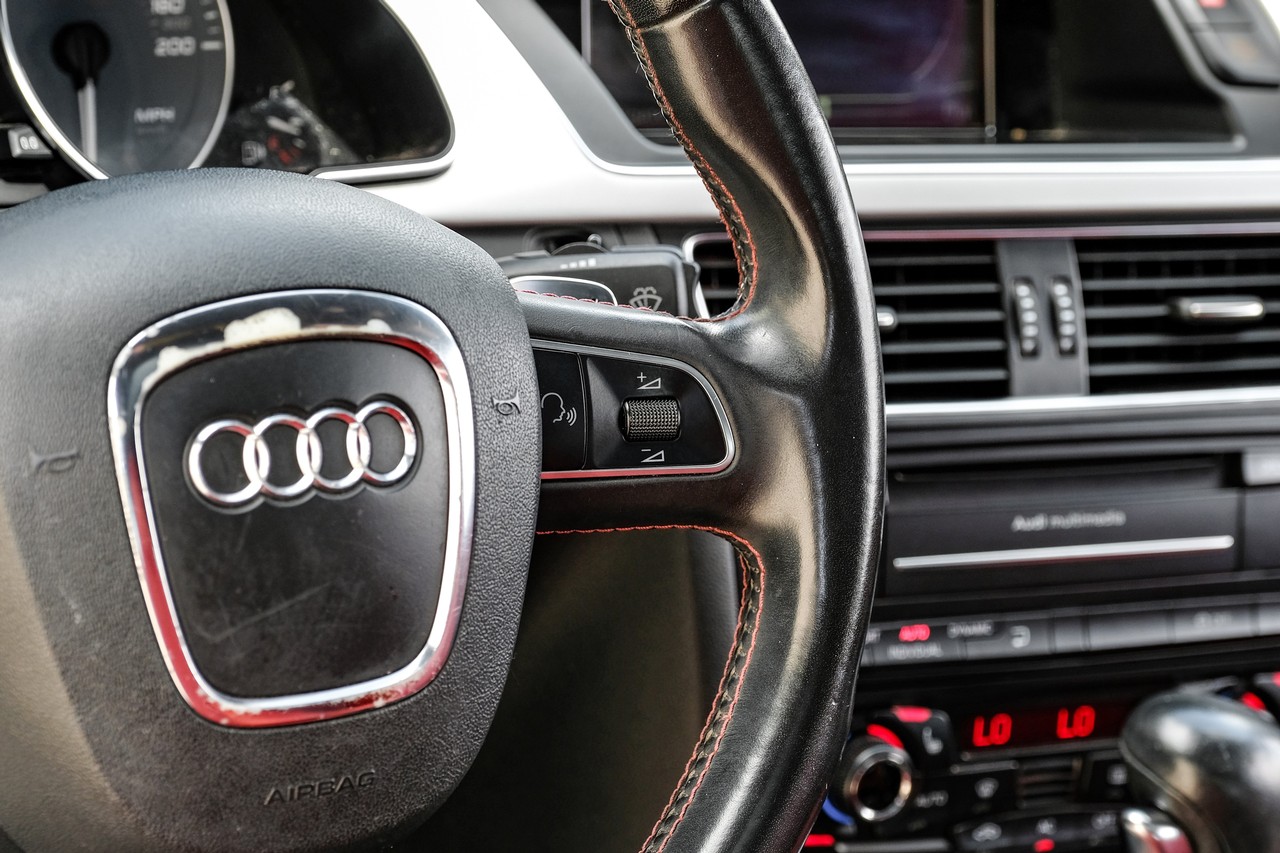 Audi S5 Vehicle Main Gallery Image 17