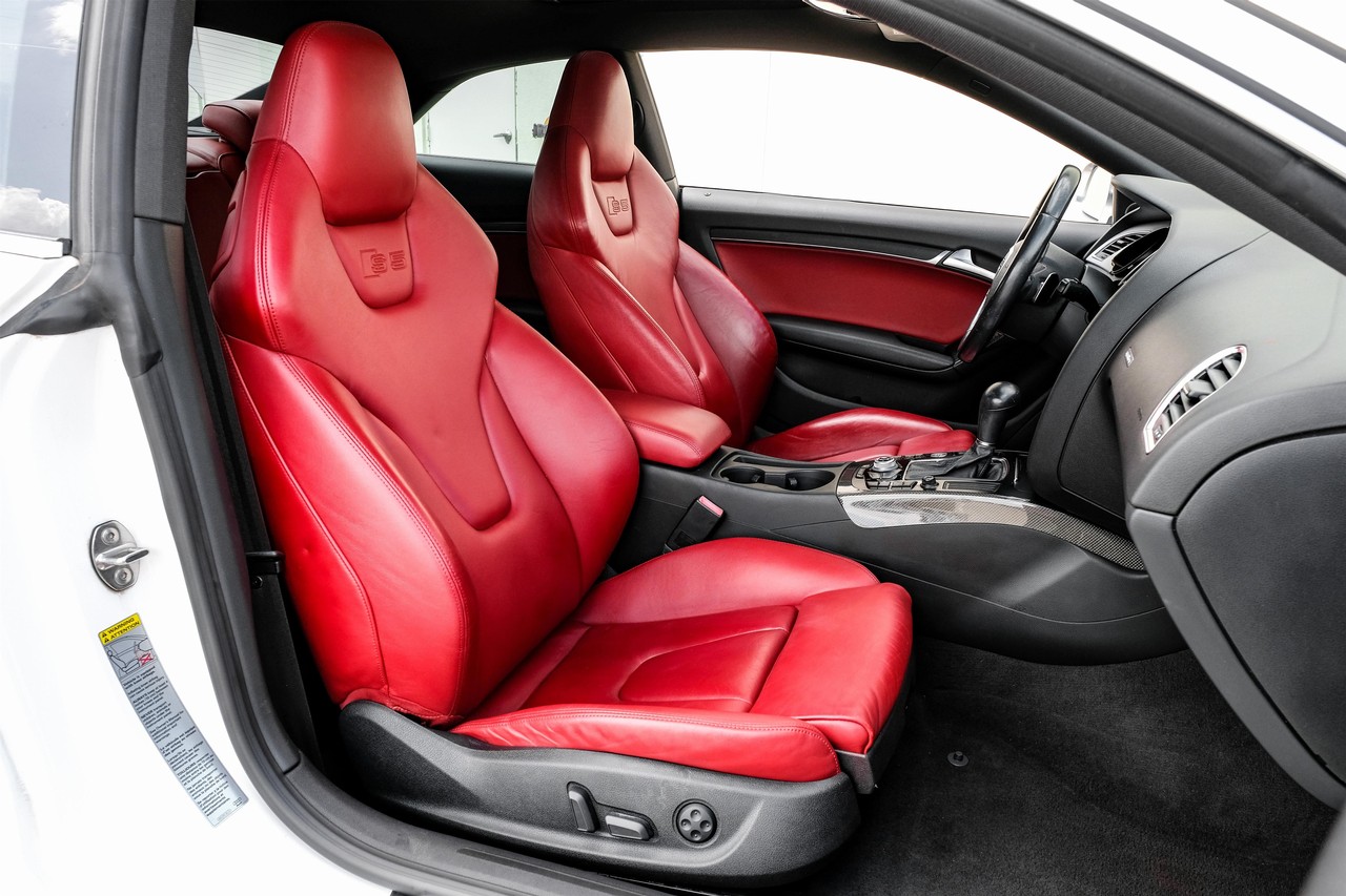 Audi S5 Vehicle Main Gallery Image 30