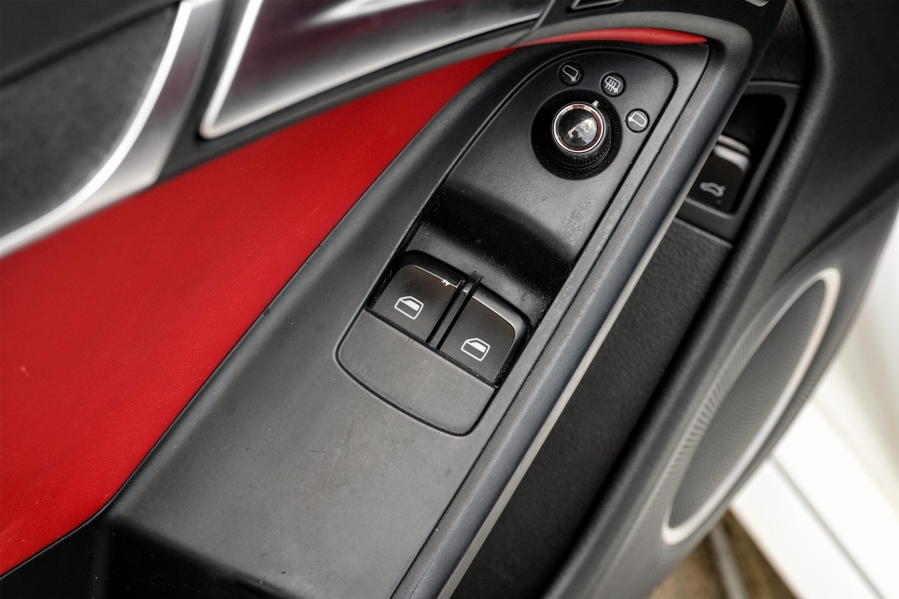Audi S5 Vehicle Main Gallery Image 34
