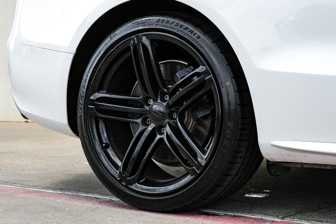 Audi S5 Vehicle Main Gallery Image 40