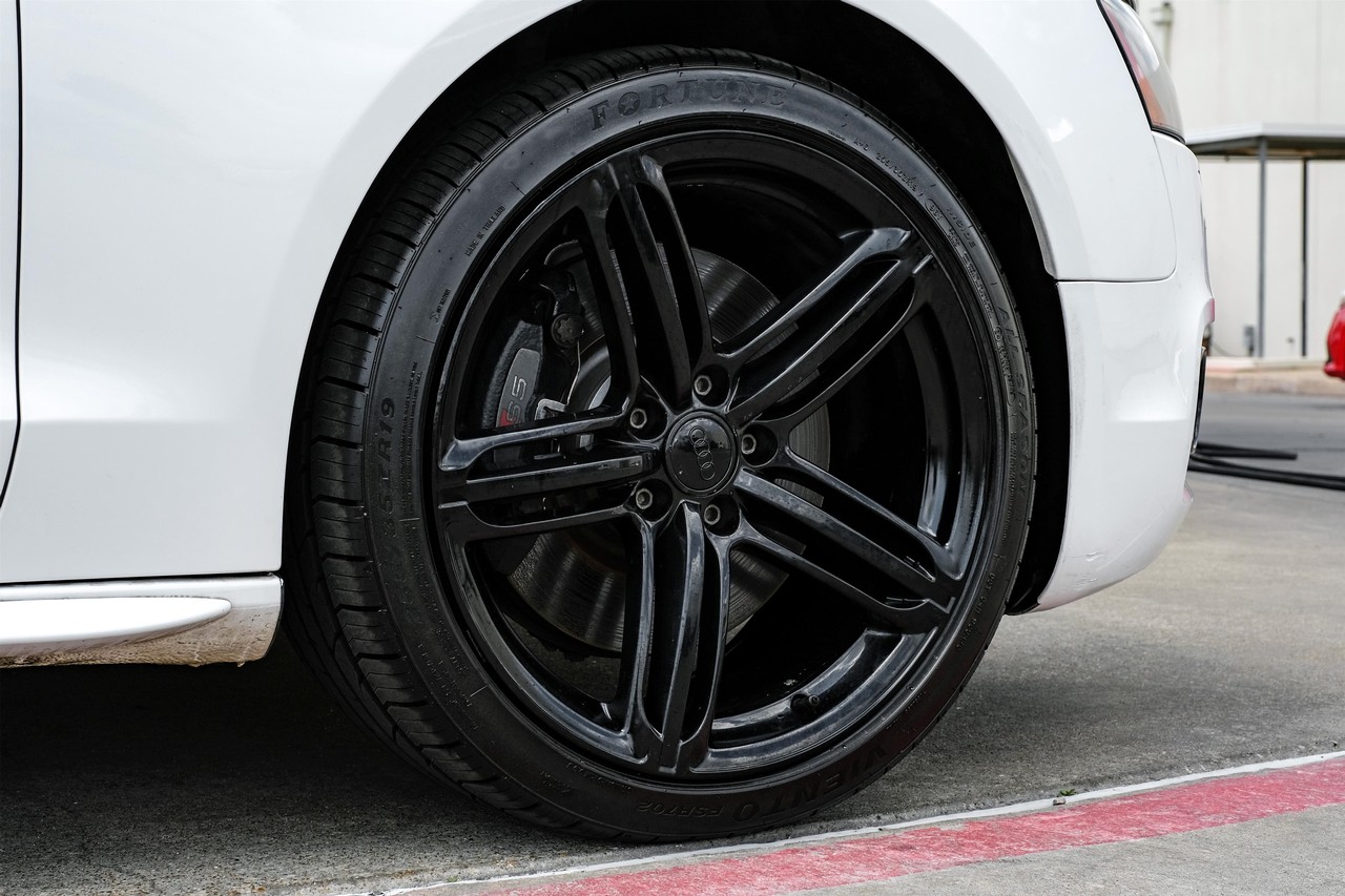 Audi S5 Vehicle Main Gallery Image 41
