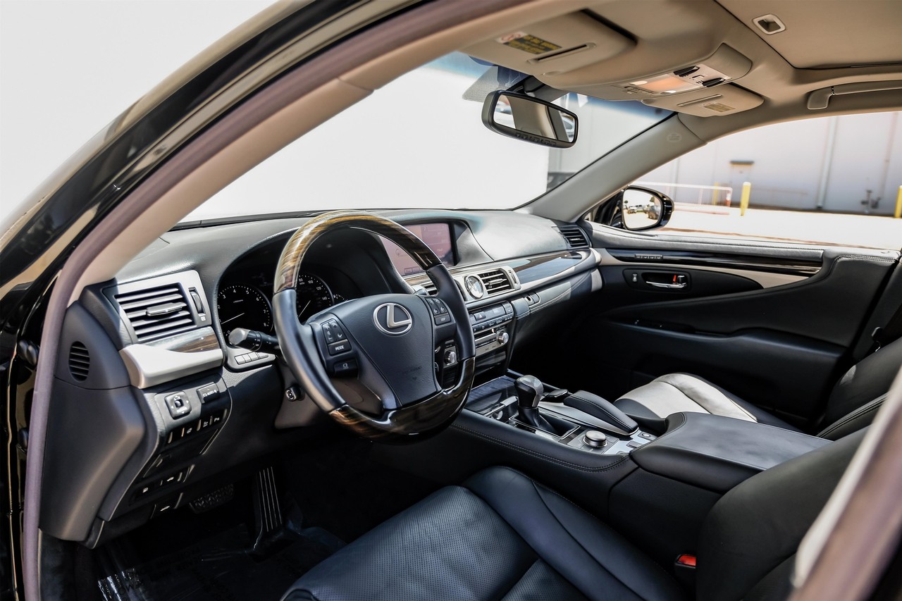 Lexus LS 460 Vehicle Main Gallery Image 03