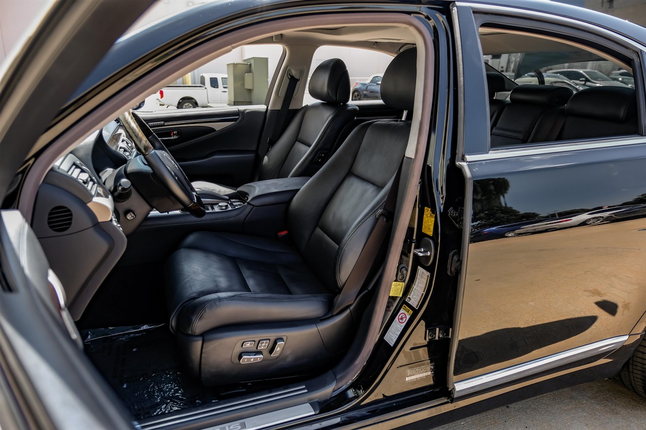 Lexus LS 460 Vehicle Main Gallery Image 04