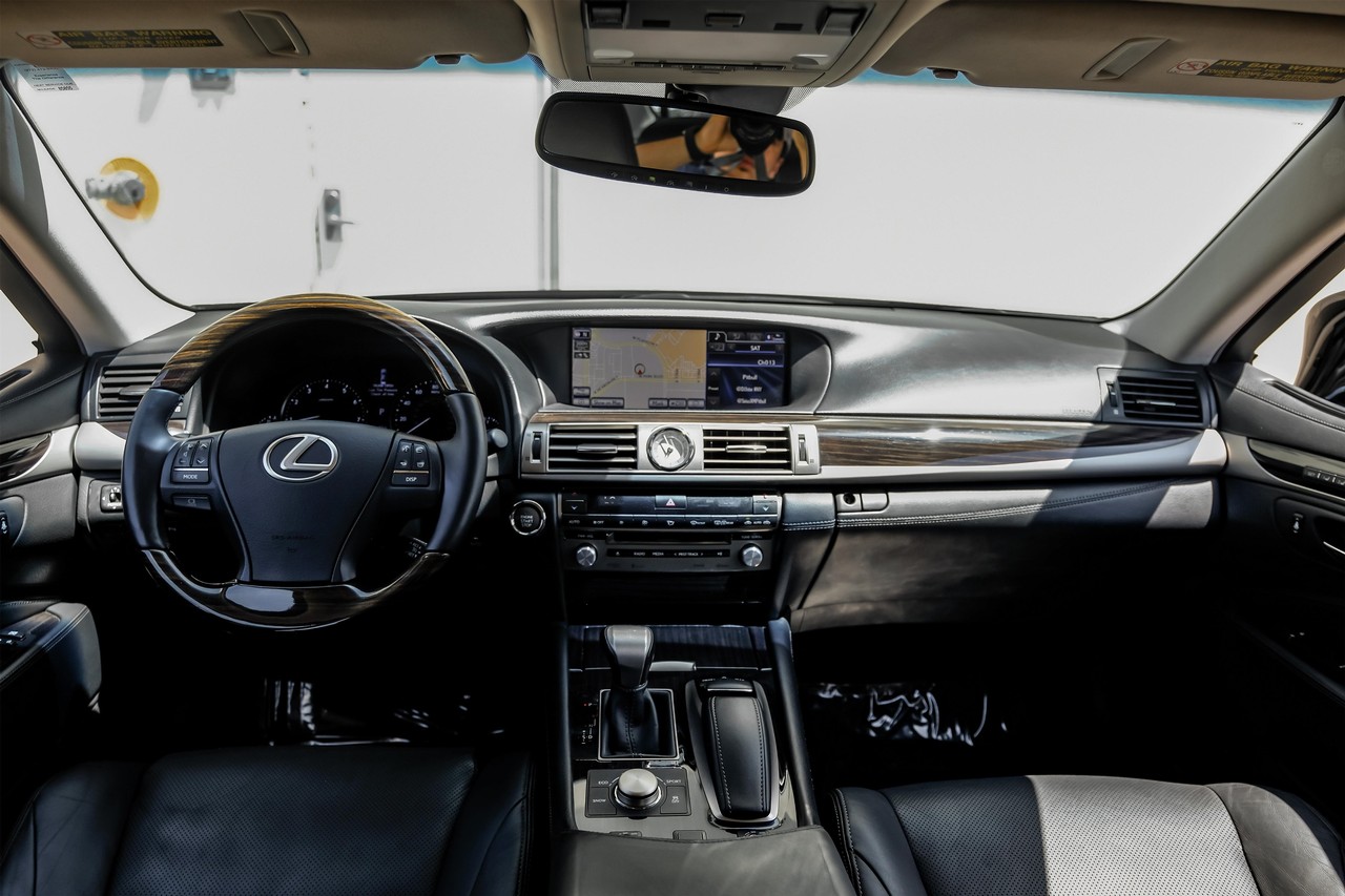 Lexus LS 460 Vehicle Main Gallery Image 16